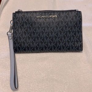 MICHAEL MICHAEL KORS Adele Logo Smartphone Wallet JET SET TRAVEL